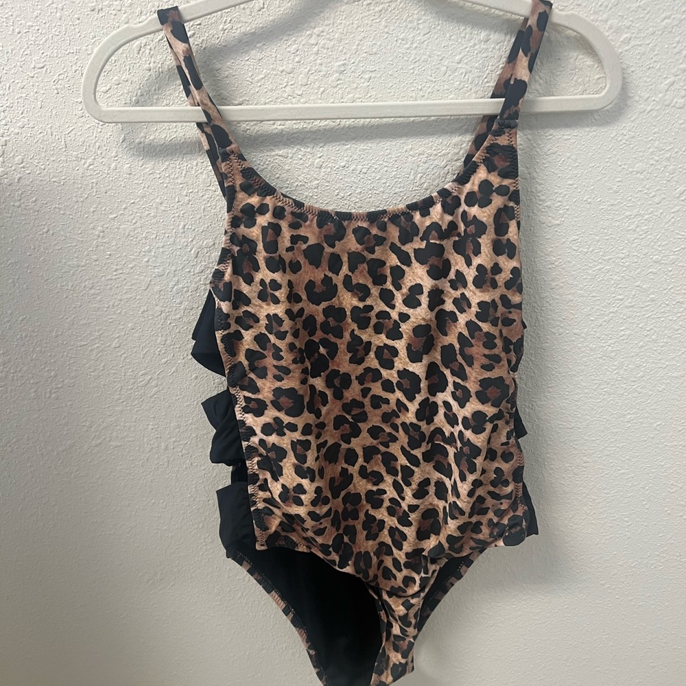 Bonhomia cheetah one piece size L